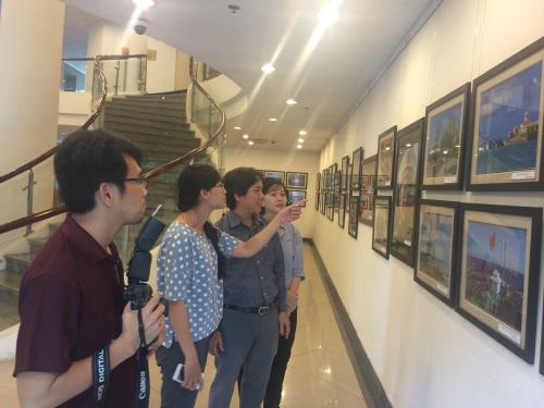 Khai mạc triển lãm ảnh “Trường Sa tháng 5/2016" ảnh 1